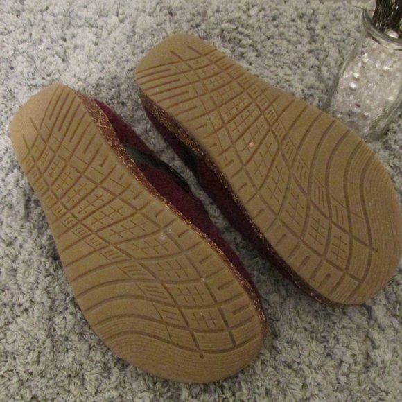 Earth Brand Woolen Slides/Clogs - Picture 3 of 3